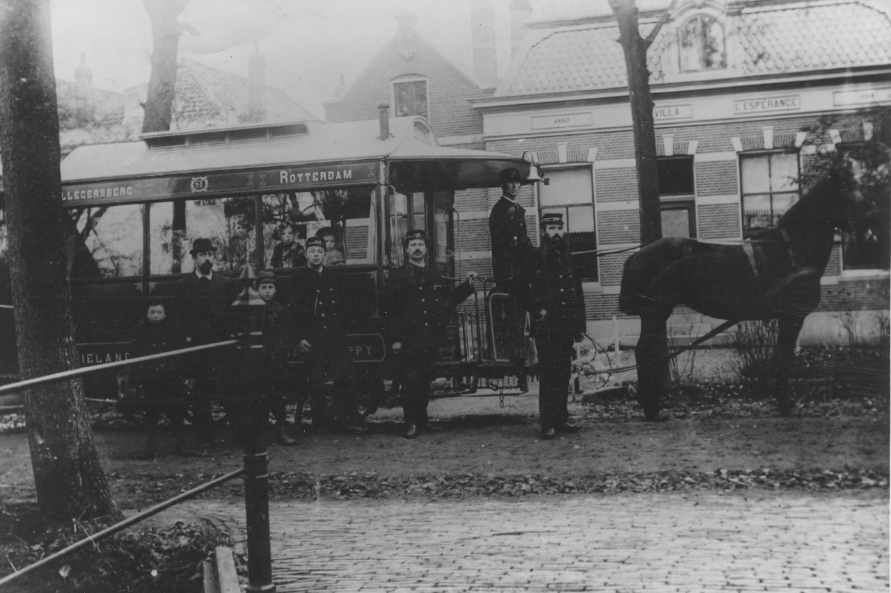 Tram van dichtbij op de Straatweg